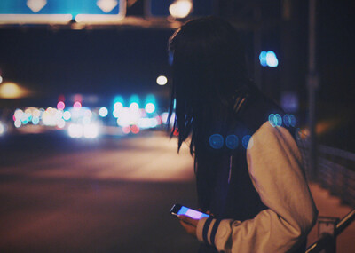 为何你能携手一世，我却单形影只