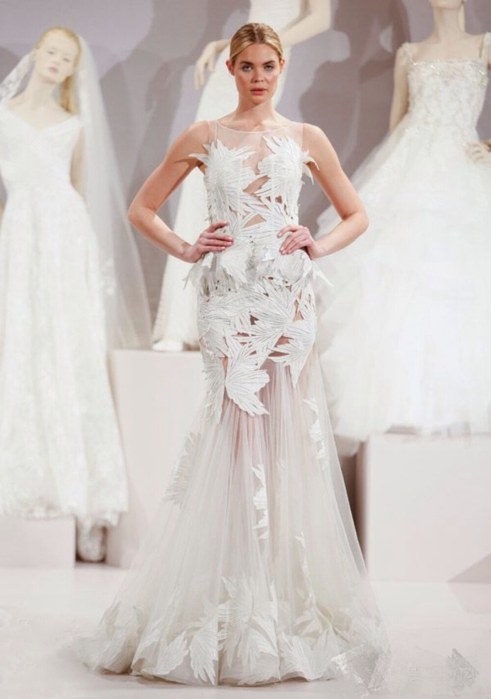 #让新娘尖叫和奢望的婚纱#设计师: Tony Ward