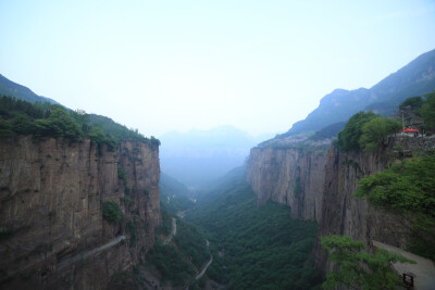 晨曦中的郭亮村