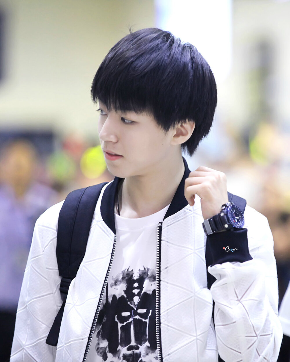 #王俊凯# #TFBOYS王俊凯# #TFBOYS:150516 重庆至首尔cr：caro无line只有王俊拽的革命生涯