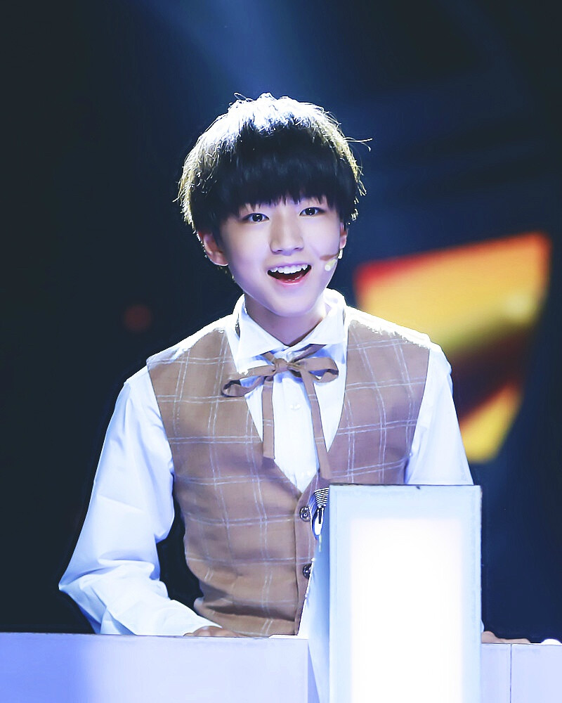 #王俊凯# #TFBOYS王俊凯# 140828年代秀 cr：衾笙Shoko