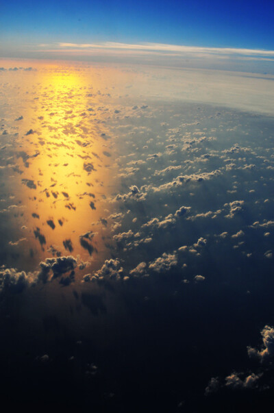 我是一片云 天空是我家 朝迎旭日升 暮送夕阳下 我是一片云 自在又潇洒 它来去无牵挂..[我爱听]