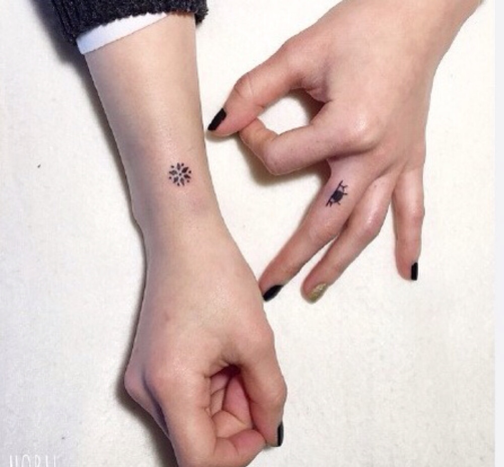 手上的 Mini Tattoo