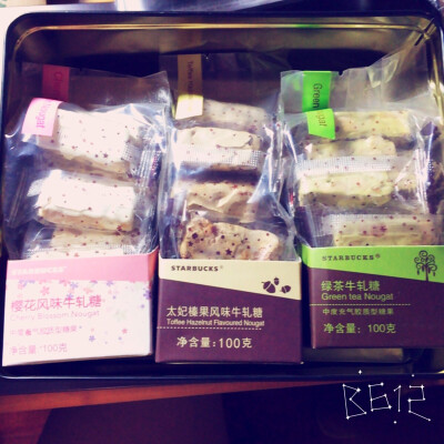 星巴克 三种口味的牛轧糖 包邮国的樱花 抹茶 和其他地区的榛果 榛果的好吃