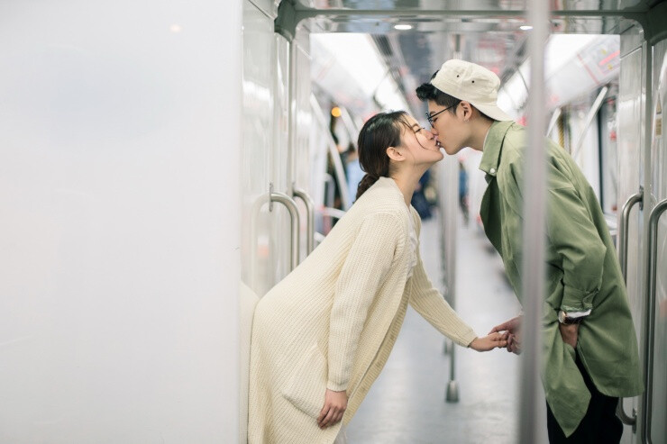 浪漫个性唯美优雅梦幻小清新婚纱照温馨 新娘 地铁写真