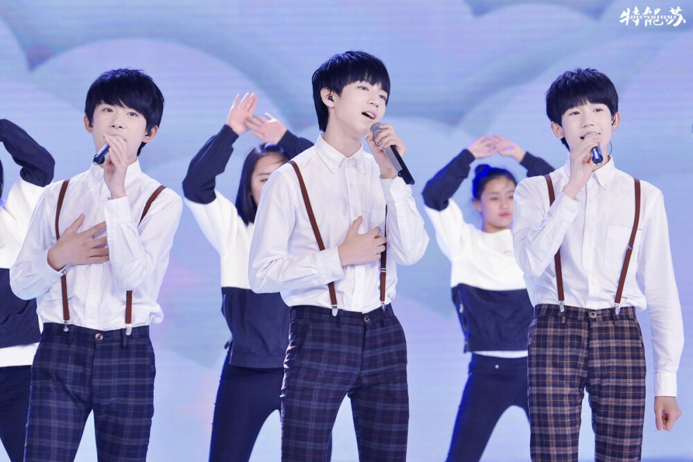 TFBOYS 150528央视六一晚会录制【BY特能苏】