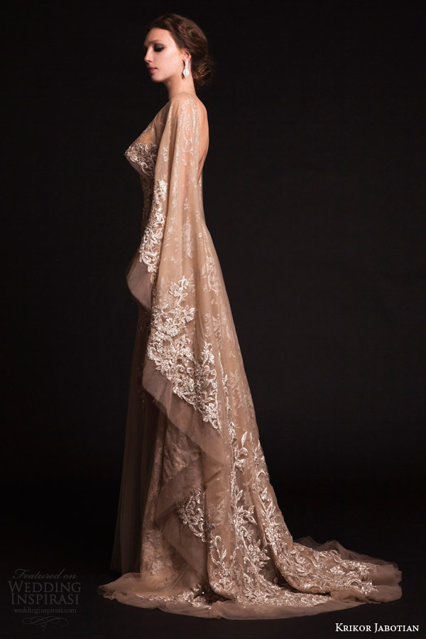 Krikor Jabotian 释出2015年春夏婚纱系列LookBook，充满了设计师标志性的轮廓，跨越现实与自然之间的界限。这次全系的系列名为「The Last Spring」，详细的描述了婚纱犹如植物伸展般的细节，令人眼花缭乱的珠宝和亮片给人一种辉煌的视觉感受。