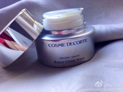 【种草。安利】黛珂AQ赋活粹白晚霜repair cream white，真爱晚霜之一，混干皮干皮秋冬用差不多。味道清香蛮好闻的，米黄色霜体质地偏厚，延展性不错，刚上脸会有油润的感觉，略显粘腻，可是等慢慢吸收了，明显能感觉…