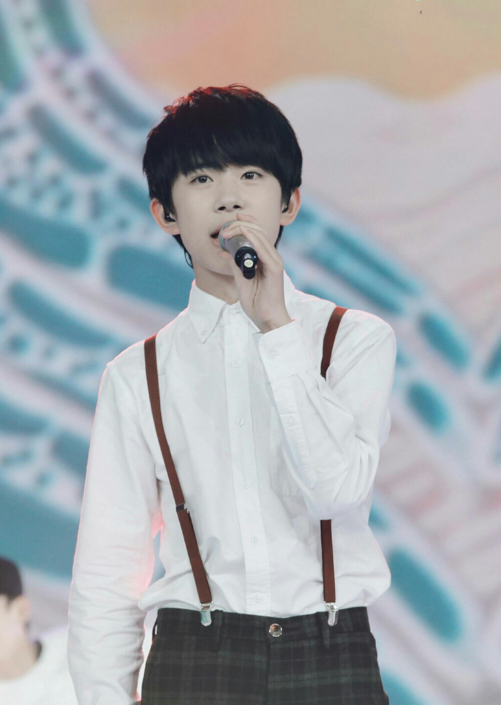 #易烊千玺# #TFBOYS易烊千玺# 六一晚会