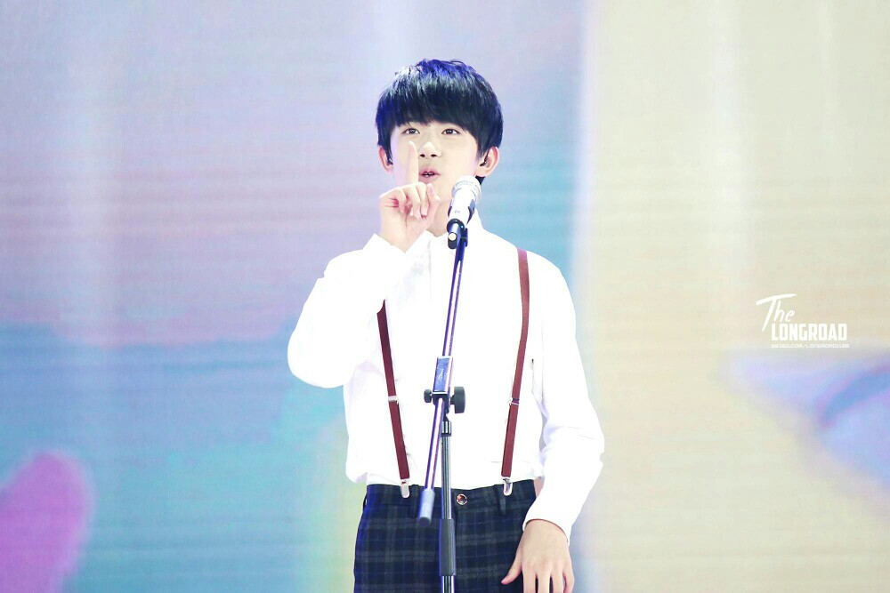 #易烊千玺# #TFBOYS易烊千玺# 六一晚会