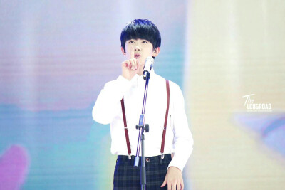 #易烊千玺# #TFBOYS易烊千玺# 六一晚会