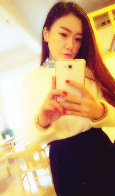 我曾给过你闭上眼睛捂起耳朵的信任 就算全世界都说你有错 只要你否认 我就相信