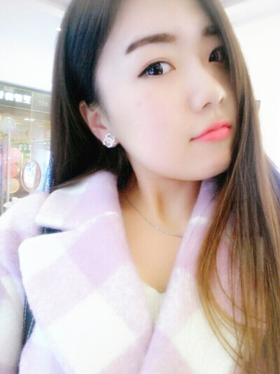 人潮拥挤我能感觉你 放在我手心里 你的真心