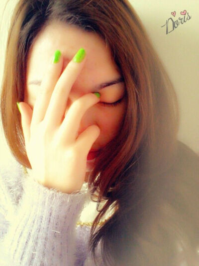 十八岁的那一年 我见过一颗流星 它悄悄对我说 在感情的世界没有永远