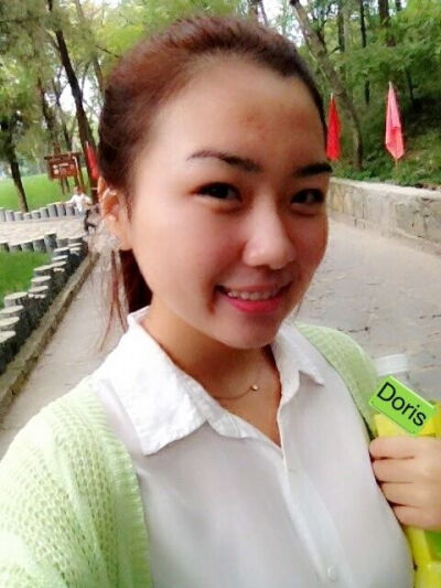 十八岁的那一年 我见过一颗流星 它悄悄对我说 在感情的世界没有永远