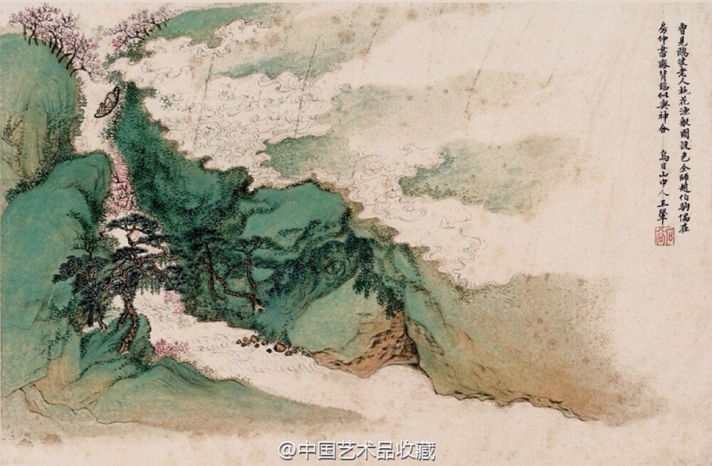 【 清 王翚 《桃花鱼艇图》 】册页，纸本设色，28.5×43cm，台北故宫藏。此幅画溪岸夹桃，落英缤纷，一渔舟沿溪行来，山峦层叠，绿树苍翠，白云涌起，水际空灵。用笔精工，构景得疏密动静之妙，画面明净雅逸，如绘陶潜《桃花源记》中「缘溪行，忘路之远近，忽逢桃花林，夹岸数百步…」之景。