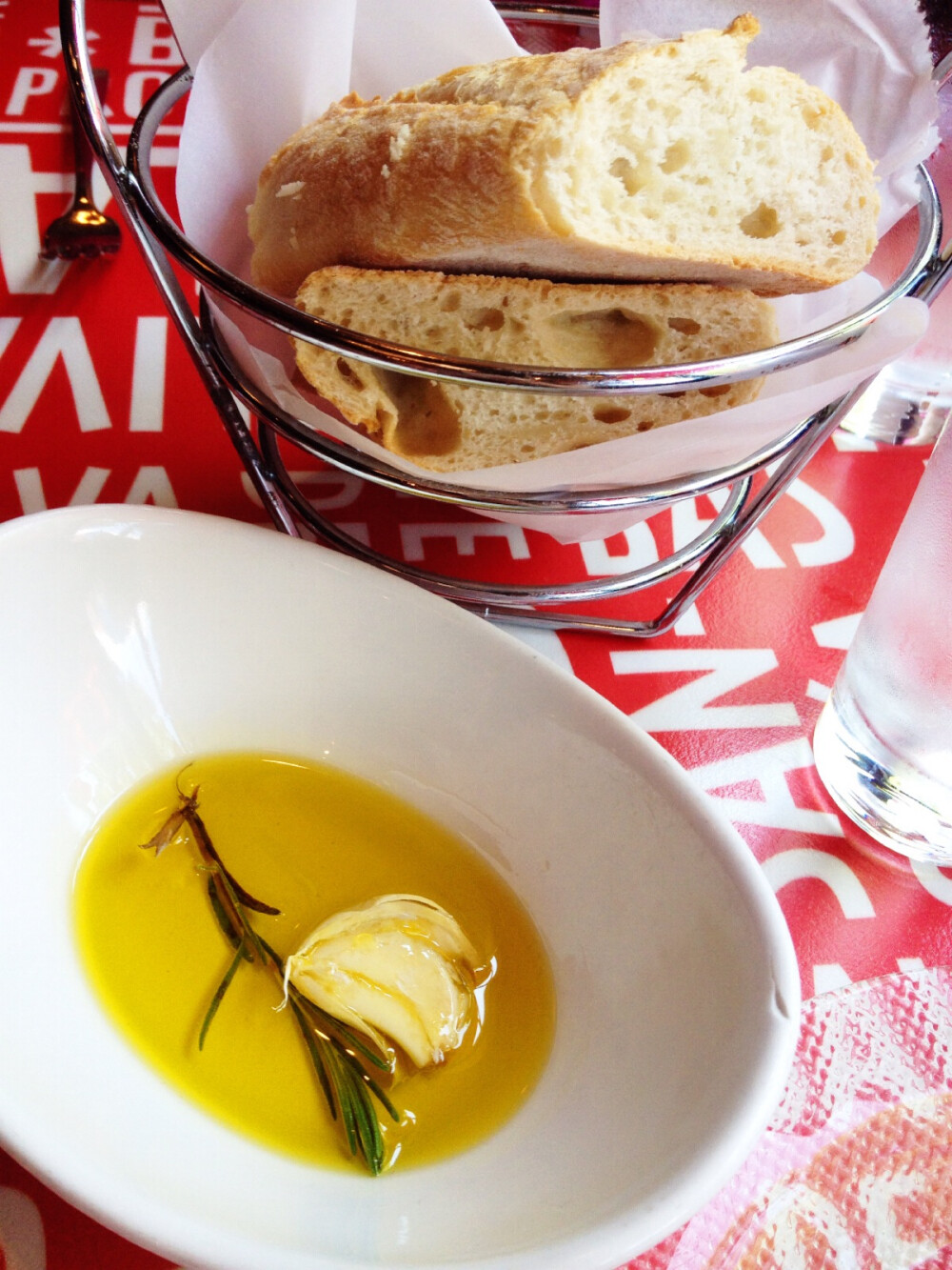 面包 bread with olive oil