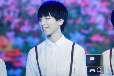 TFBOYS王俊凯 摊开手把所有的失落轻轻藏在背后 给我你的光荣 cr logo