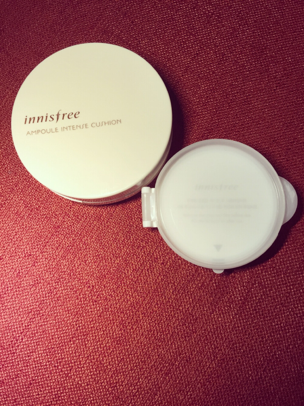 #安利好货#innisfree安瓶精华气垫BB霜（色号#13）非常爱用的一款产品～防晒系数SPF34 PA++ 使用感非常保湿滋润轻薄。遮瑕力一般。共有三个色号，我的是最白的号。气垫型底妆产品比较容易浮粉，所以使用气垫产品时要用粉扑少量多次的按压在皮肤上，之后用粉扑干净的另一面全脸轻拍使妆更服帖