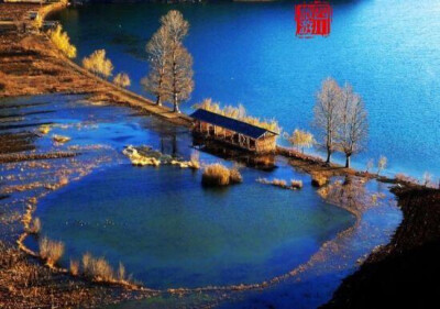 泸沽湖 一个人总要走陌生的路，看陌生的风景，听陌生的歌，然后在某个不经意的瞬间，你会发现，原本费尽心机想要忘记的事情真的就这么忘记了