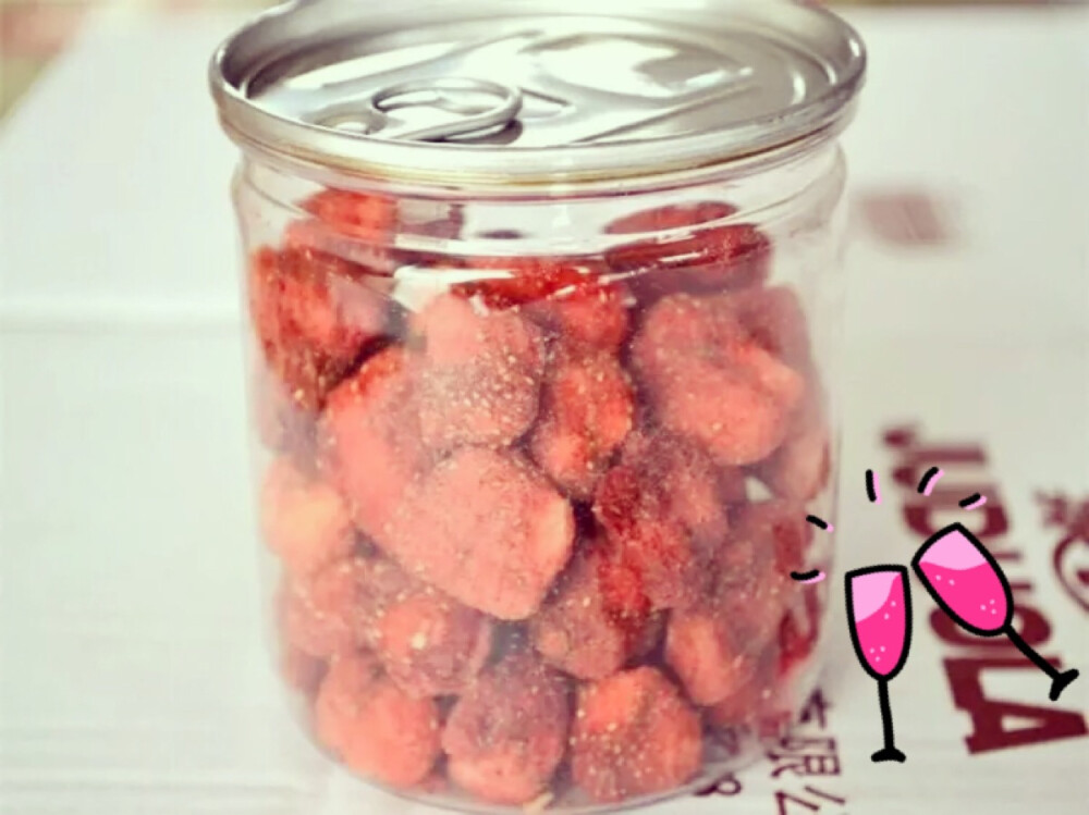 感觉很腻而且会发胖 然后闺蜜就教我自制了冻干草莓 清甜爽口 酸酸的