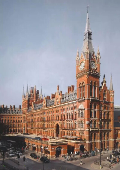 圣潘克拉斯火车站，位于英国伦敦，经典的维多利亚哥特式式建筑。