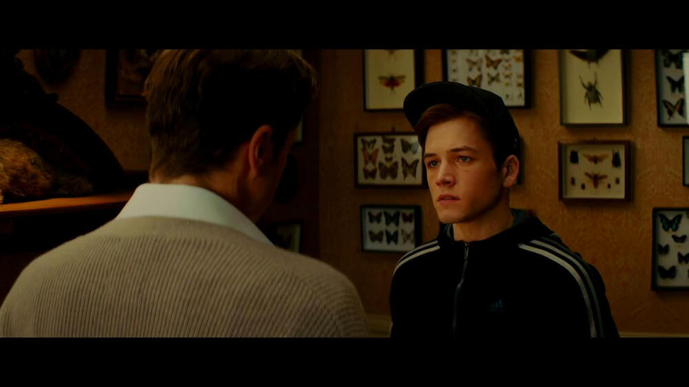 电影《王牌特工：特工学院》埃格西，演员塔伦·埃格顿。原本是一个街头混混，但他得到哈里·哈特的举荐，有了一个麻雀变凤凰的机会，不过需要经过史上最危险的测试才能真正加入这个拯救世界的现代骑士组织。来自荆棘鸟吧啦