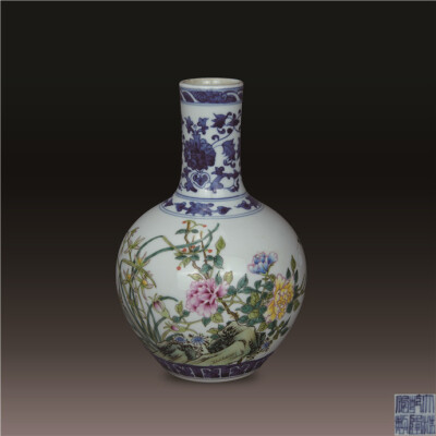 青花边粉彩花鸟图天球瓶 規格 4cm×22.1cm×6.6cm 款識 大清乾隆年制