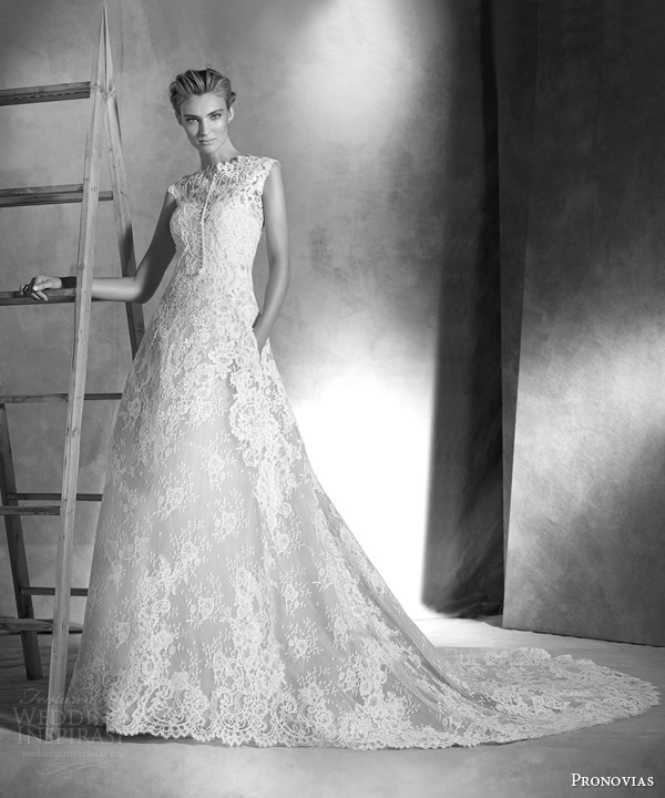 西班牙国宝级婚纱品牌Pronovias 发布旗下 Atelier Pronovias 2016春夏高定婚纱系列，本季婚纱设计新颖、美观大方，手工打造的婚纱更显奢华高贵。