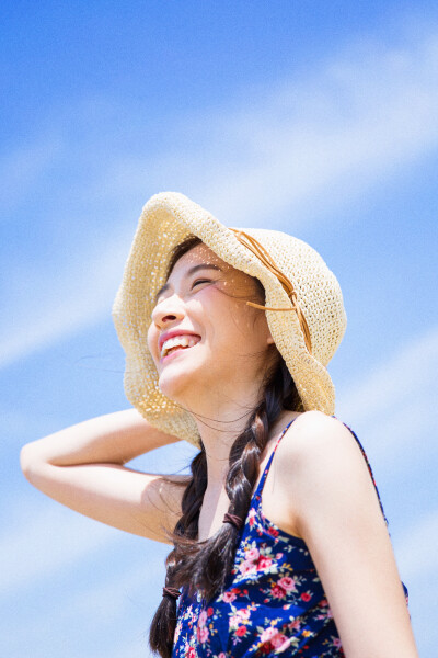 日系 人像 海边 较场尾 草帽 碎花 天空 清新 唯美 写真 壁纸 头像 摄影 by 野猪力量灌入