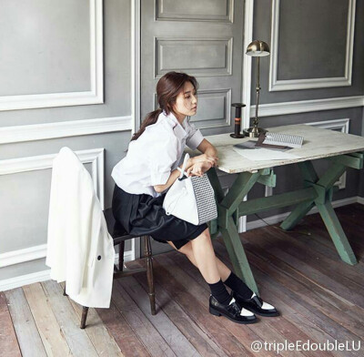 Bruno Magli 画报拍摄花絮图 #朴信惠女神# 清新的花美貌~