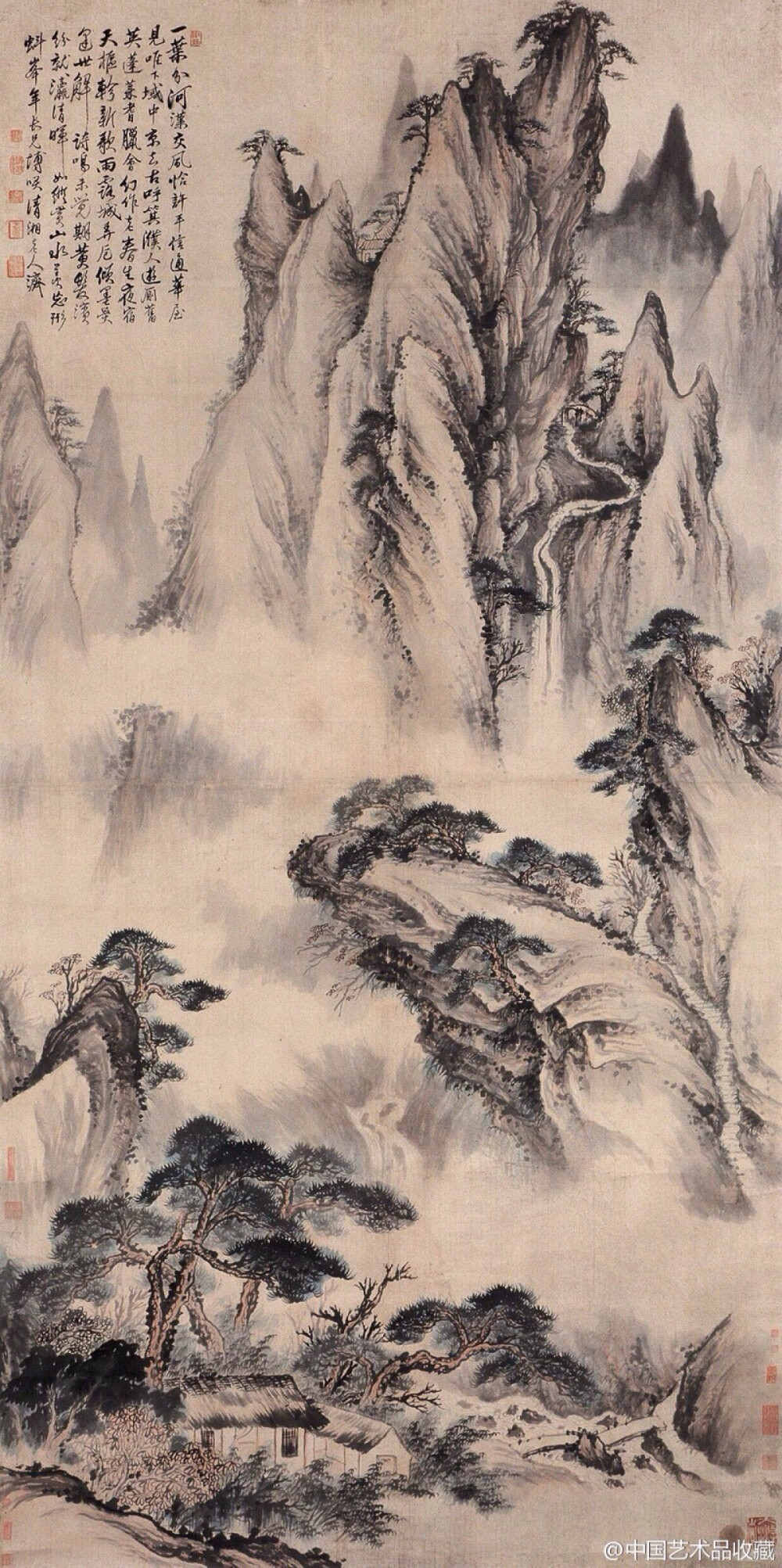 【 清 石涛 《云山秋晓图》 】轴，纸本设色，216.5×108cm。 画中景物层叠、树木茂密，墨韵润泽、笔触劲炼。山石用披麻皴，横直交错，秀灵而坚实，密集的破笔苔点，使山势更显苍莽。作者巧妙地运用虚实、黑白的均衡布局，通过迷离晨雾的若隐若现，营造了“虚实相生，无画处皆成妙境”佳构。
