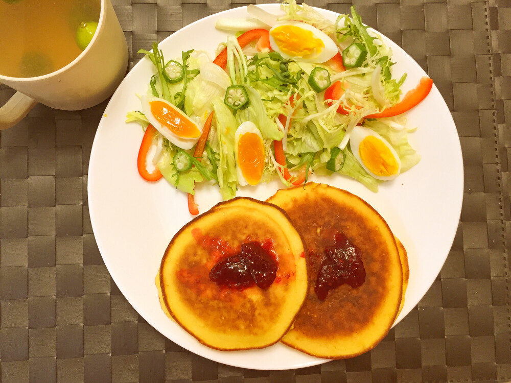 早餐要积极~松饼+糖心蛋+沙拉+青桔汁