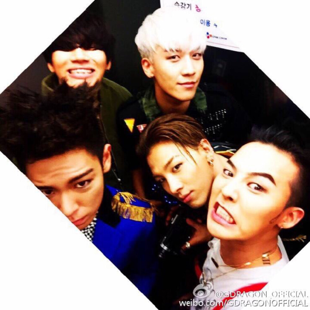 一个bigbang，让我恶心透你，你的说话声音都让我恶心。三年，跟你无缘。即便是你摔倒在我脚下，我也不会扶起你。我们不是陌生人，你是我恨的人。