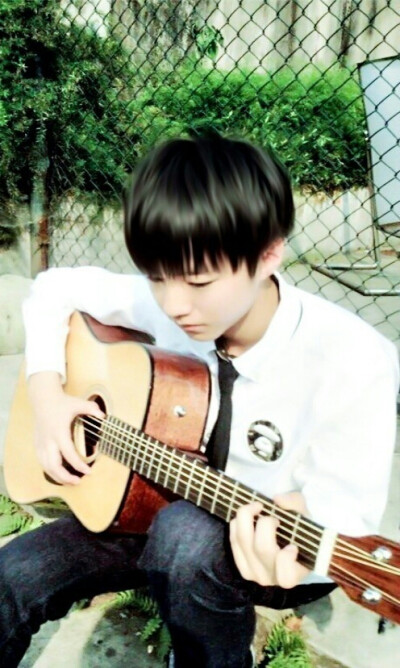 弹吉他的你更是迷人。