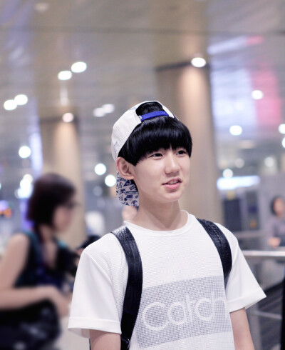 TFBOYS王源 150516重庆赴首尔 cr:然而傲天姐姐并不想努力