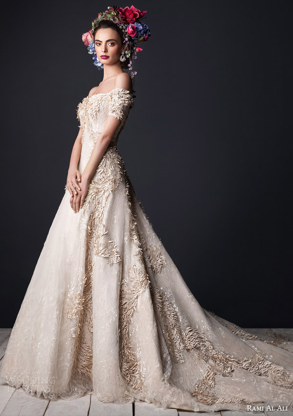 Rami Al Ali 2015 Wedding Dresses。叙利亚的设计师Rami Al Ali 2015婚纱礼服打造了绚丽复古的新娘典范，带来了一种意想不到的嫁衣典范。在最新的设计作品中表达了全新的新娘时尚理念，优雅的风格与华丽的细节凸显了新娘嫁衣的与众不同。