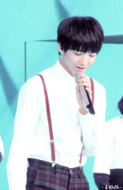 #王俊凯# #TFBOYS王俊凯# #TFBOYS#150528六一晚会 cr 打过卷儿的王妮妮