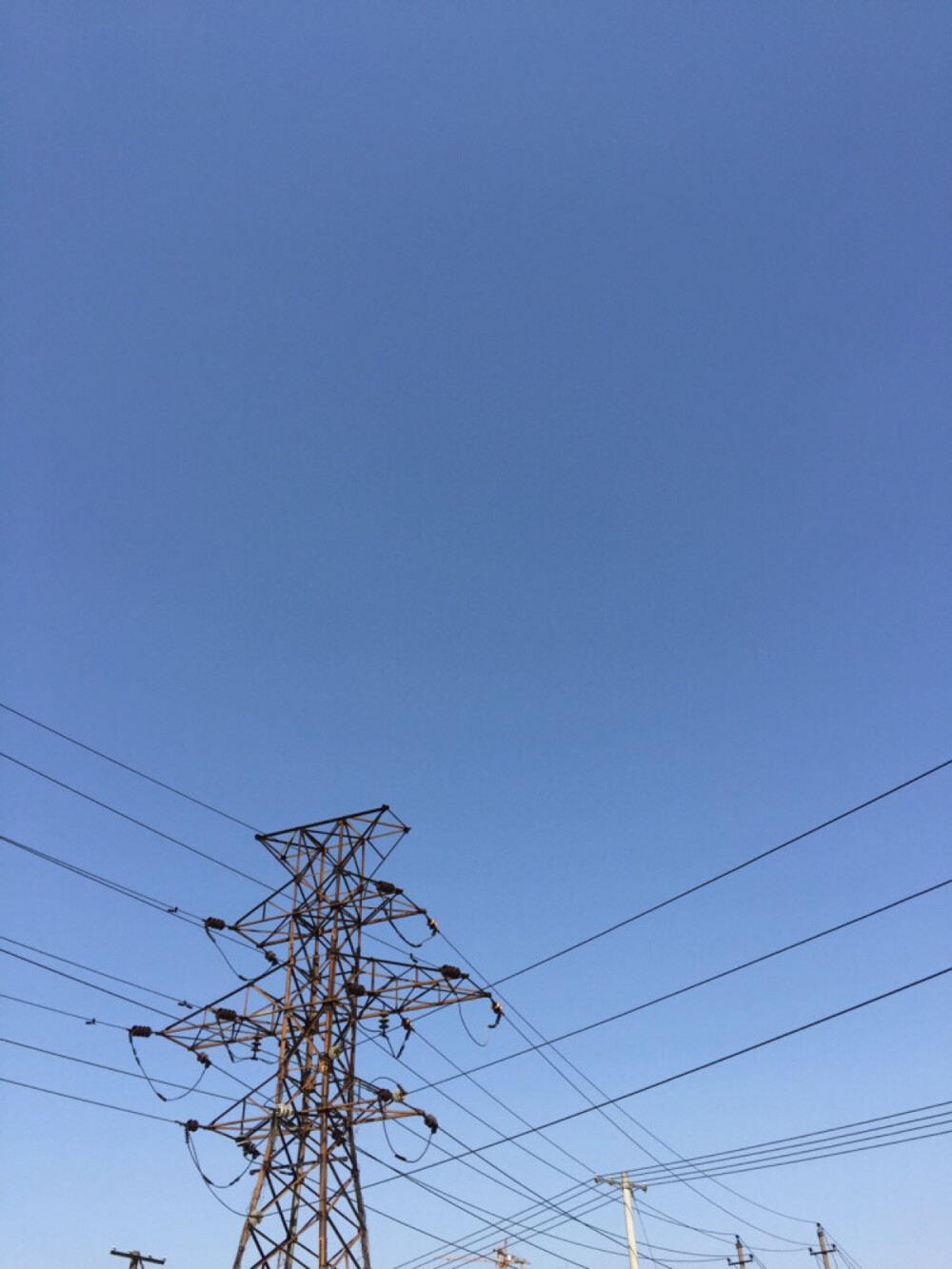 天空。