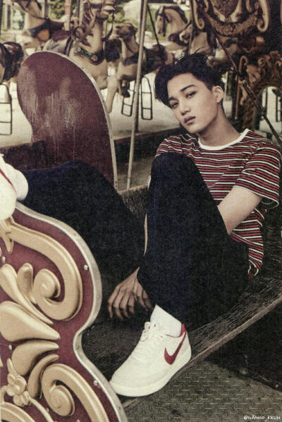 EXO正规二辑《EXODUS》后续曲《LOVE ME RIGHT》专辑高清扫图 金钟仁KAI