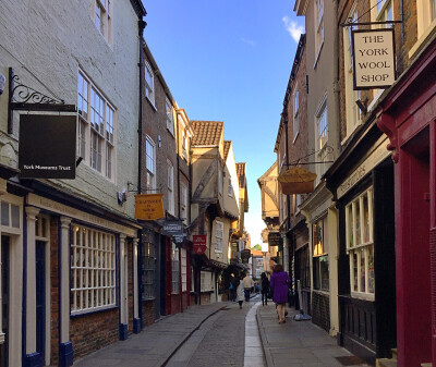 Shambles lane.约克中心最著名的街道，完好无损的保留了中世纪的街道，也是哈利波特斜角巷的取景处~