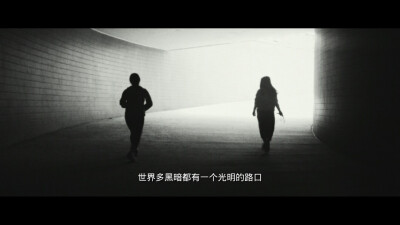 #不忘时光里的校园#在最后的时光，到处留下我们的足迹，校园地下停车场