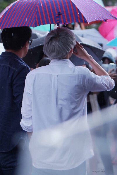 #灿烈。。。连背影都好看的要晕倒