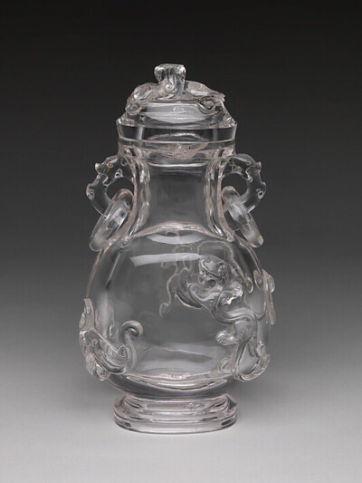 龙花瓶：清朝时期（1644–1911）日期：第十八世纪水晶尺寸：7 5 / 8。（19.4厘米）