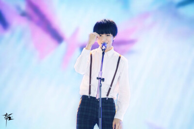 #王俊凯# #TFBOYS# 记得送星星好嘛各位螃蟹……不知道怎么送的私信我哦，保证手把手教会！这个真不难，但是还挺重要哒，现在一直落后数据很不好看→_→