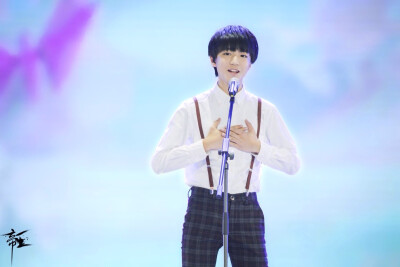 #王俊凯# #TFBOYS# 记得送星星好嘛各位螃蟹……不知道怎么送的私信我哦，保证手把手教会！这个真不难，但是还挺重要哒，现在一直落后数据很不好看→_→