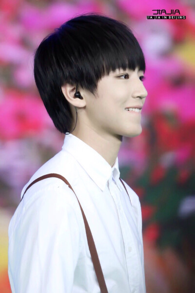 #王俊凯# #TFBOYS# 记得送星星好嘛各位螃蟹……不知道怎么送的私信我哦，保证手把手教会！这个真不难，但是还挺重要哒，现在一直落后数据很不好看→_→