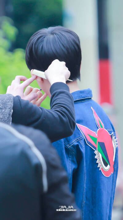 TFBOYS王俊凯 韩国行 一个高冷俊俊和都比凯瑞的日常 cr.logo