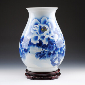 青花瓷又称白地青花瓷，常简称青花，汉族陶瓷烧制工艺的珍品。是中国瓷器的主流品种之一，属釉下彩瓷。青花瓷是用含氧化钴的钴矿为原料，在陶瓷坯体上描绘纹饰，再罩上一层透明釉，经高温还原焰一次烧成。钴料烧成后呈蓝色，具有着色力强、发色鲜艳、烧成率高、呈色稳定的特点。原始青花瓷于唐宋已见端倪，成熟的青花瓷则出现在元代景德镇的湖田窑。明代青花成为瓷器的主流。清康熙时发展到了顶峰。明清时期，还创烧了青花五彩、孔雀绿釉青花、豆青釉青花、青花红彩、黄地青花、哥釉青花等衍生品种。