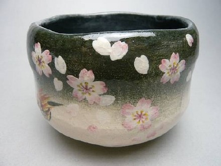 京烧 · 清水烧 | 清水烧是京都陶瓷艺品，由于产自清水寺门前，所以被称为清水烧。后来附近聚集了许多著名的窑厂，所生产的陶瓷器就统称为“京烧·清水烧”。